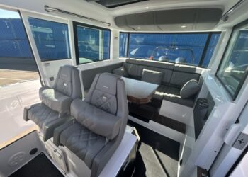 Axopar 37 XC Cross Cabin - Brabus Line, SISU 20