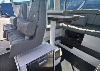 Axopar 37 XC Cross Cabin - Brabus Line, SISU 21
