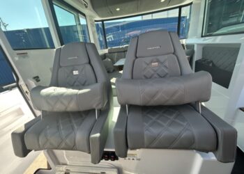 Axopar 37 XC Cross Cabin - Brabus Line, SISU 22