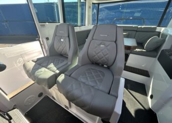 Axopar 37 XC Cross Cabin - Brabus Line, SISU 23
