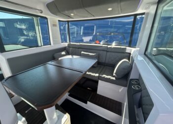 Axopar 37 XC Cross Cabin - Brabus Line, SISU 25