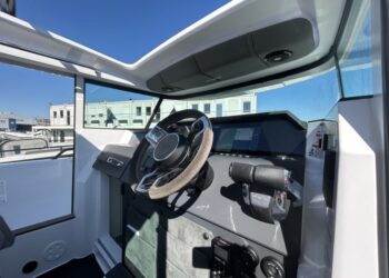 Axopar 37 XC Cross Cabin - Brabus Line, SISU 26