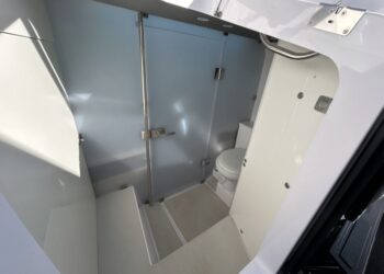 Axopar 37 XC Cross Cabin - Brabus Line, SISU 28