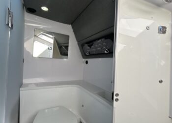 Axopar 37 XC Cross Cabin - Brabus Line, SISU 29