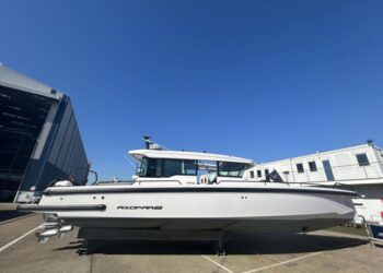 Axopar 37 XC Cross Cabin - Brabus Line, SISU 3