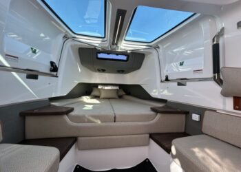Axopar 37 XC Cross Cabin - Brabus Line, SISU 30