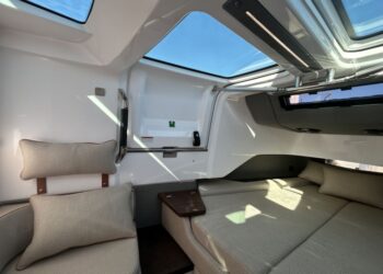 Axopar 37 XC Cross Cabin - Brabus Line, SISU 32