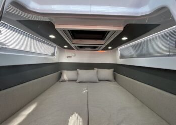 Axopar 37 XC Cross Cabin - Brabus Line, SISU 33