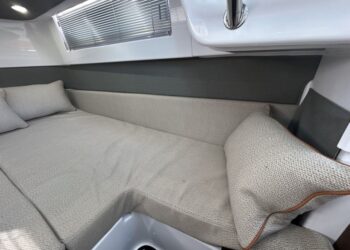 Axopar 37 XC Cross Cabin - Brabus Line, SISU 34