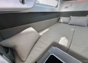 Axopar 37 XC Cross Cabin - Brabus Line, SISU 35