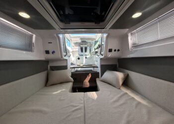 Axopar 37 XC Cross Cabin - Brabus Line, SISU 36