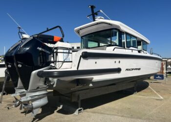 Axopar 37 XC Cross Cabin - Brabus Line, SISU 4