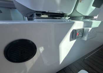 Axopar 37 XC Cross Cabin - Brabus Line, SISU 41