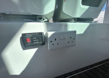 Axopar 37 XC Cross Cabin - Brabus Line, SISU 42