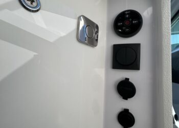 Axopar 37 XC Cross Cabin - Brabus Line, SISU 47