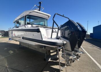 Axopar 37 XC Cross Cabin - Brabus Line, SISU 5
