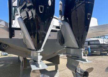 Axopar 37 XC Cross Cabin - Brabus Line, SISU 6