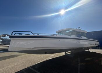 Axopar 37 XC Cross Cabin - Brabus Line, SISU 7