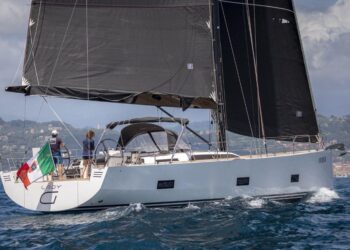 charter-opportunities-with-solaris-yachts-6