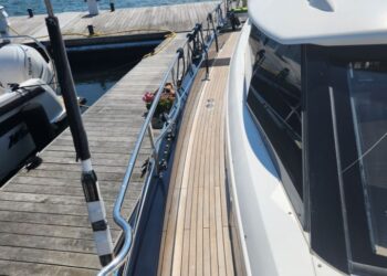 Moody Decksaloon 54, OUTNUMBERED 16