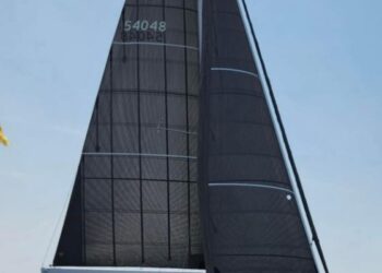 Moody Decksaloon 54, OUTNUMBERED 3