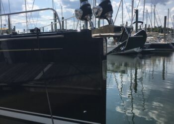Moody Decksaloon 54, OUTNUMBERED 9