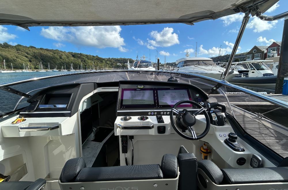 kaos-supermarine-spearfish-32-hits-the-market-3