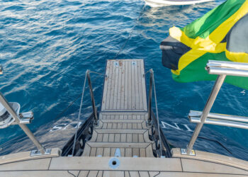 Nautor Swan 77, INVICTUS 30