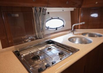 Princess V42, DECKADENCE 30