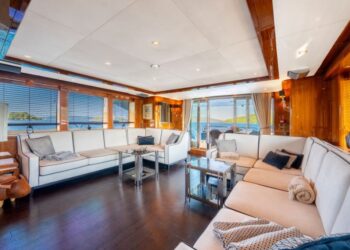 Sunseeker 34 Metre Yacht, ARAGO 100