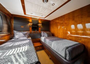 Sunseeker 34 Metre Yacht, ARAGO 106