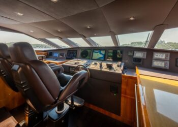 Sunseeker 34 Metre Yacht, ARAGO 44