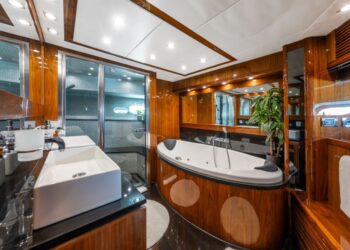 Sunseeker 34 Metre Yacht, ARAGO 61
