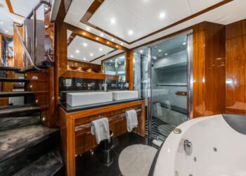 Sunseeker 34 Metre Yacht, ARAGO 62