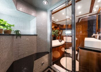 Sunseeker 34 Metre Yacht, ARAGO 64