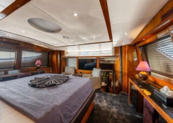 Sunseeker 34 Metre Yacht, ARAGO 65