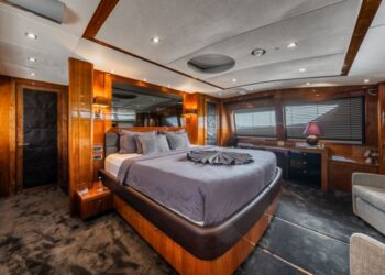 Sunseeker 34 Metre Yacht, ARAGO 66