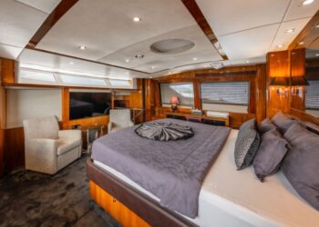 Sunseeker 34 Metre Yacht, ARAGO 68