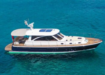 Cruising in Style – The Elegance and Power of Hunt 52, HIGHLAND LASSIE