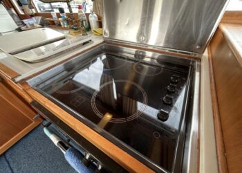 Grand Banks 42 Motor Yacht, LAZAWAY 105