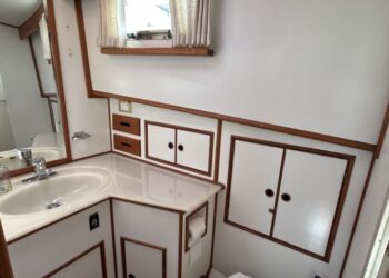 Grand Banks 42 Motor Yacht, LAZAWAY 75
