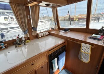 Grand Banks 42 Motor Yacht, LAZAWAY 99
