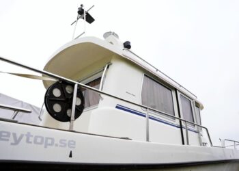 Minor Offshore 27, ELEPHANTEN 10