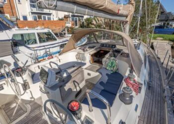 Southerly 38, MOONDANCER 25