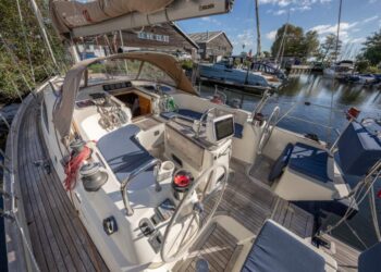 Southerly 38, MOONDANCER 27