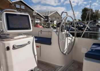 Southerly 38, MOONDANCER 35