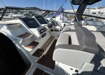 Windy 39 Camira, VOLANTE OF ADRIANO 10