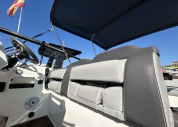 Windy 39 Camira, VOLANTE OF ADRIANO 11
