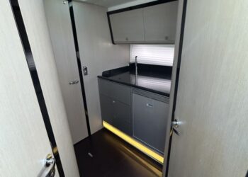 Windy 39 Camira, VOLANTE OF ADRIANO 30