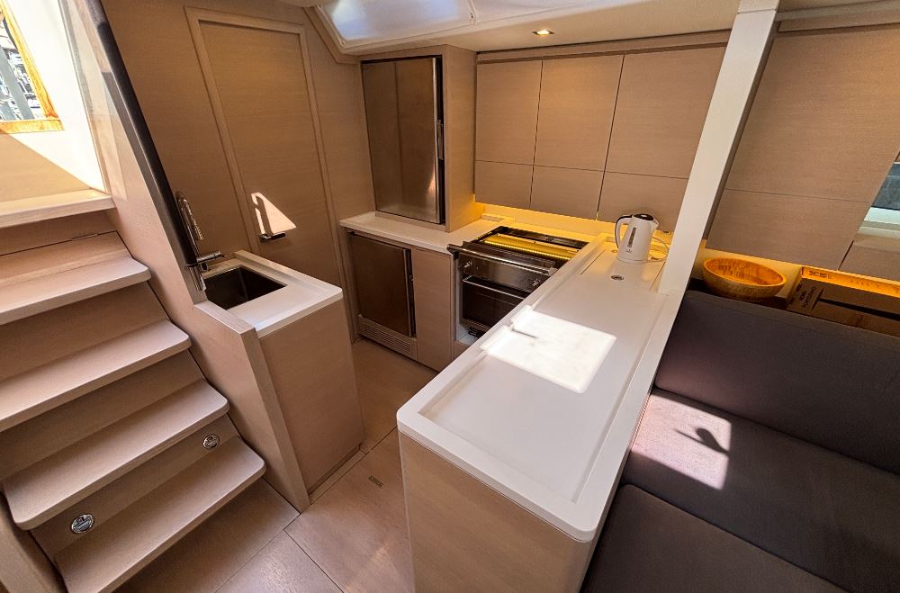 solaris-50-indigo-perfectly-maintained-and-adventure-ready-6